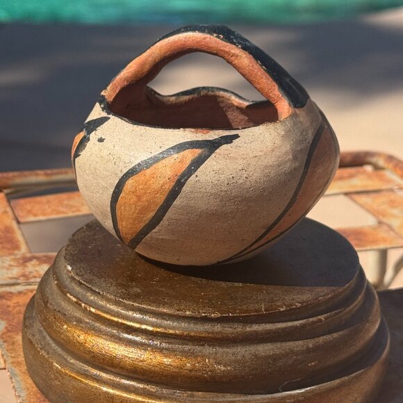 Antique Santo Domingo Kewa Pueblo Basket Pot - Native Pottery, Early 1900s - Picture 6 of 10